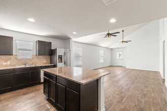 725 Liard River Rd in Hutto, TX - Building Photo - Building Photo