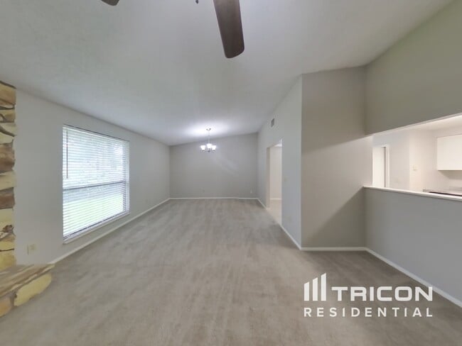 8338 Knotts Landing Dr E in Jacksonville, FL - Building Photo - Building Photo