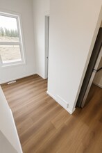 4235 Kinglet Dr NW in Edmonton, AB - Building Photo - Building Photo