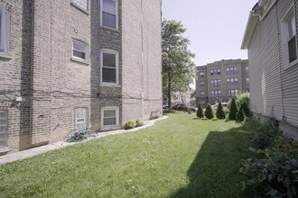 1936 N Central Park Ave, Unit 1 in Chicago, IL - Building Photo - Building Photo