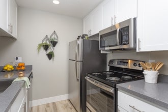 Mariners Cove in Stockton, CA - Building Photo - Interior Photo