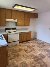 406 Aquarius Way in La Grande, OR - Building Photo - Building Photo