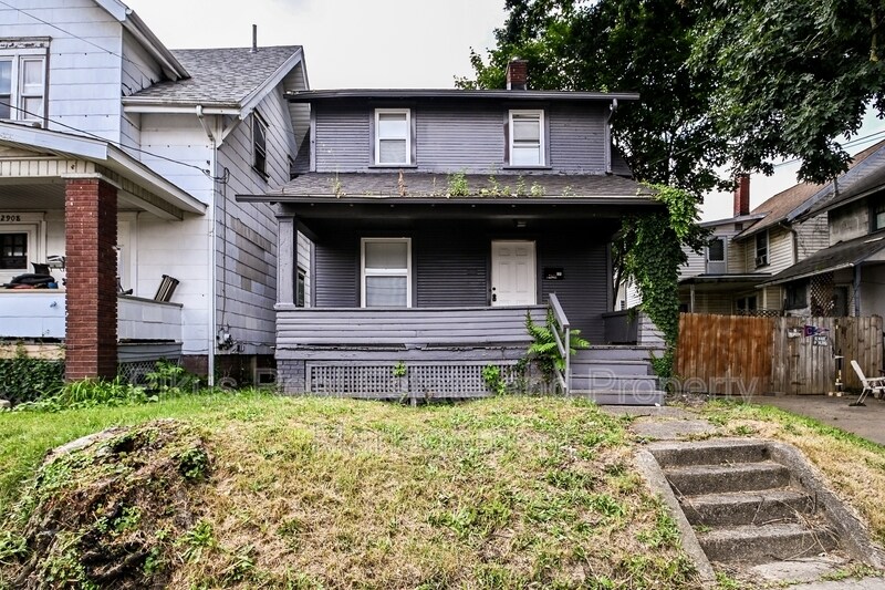 2912 Grove Pl SW in Canton, OH - Building Photo
