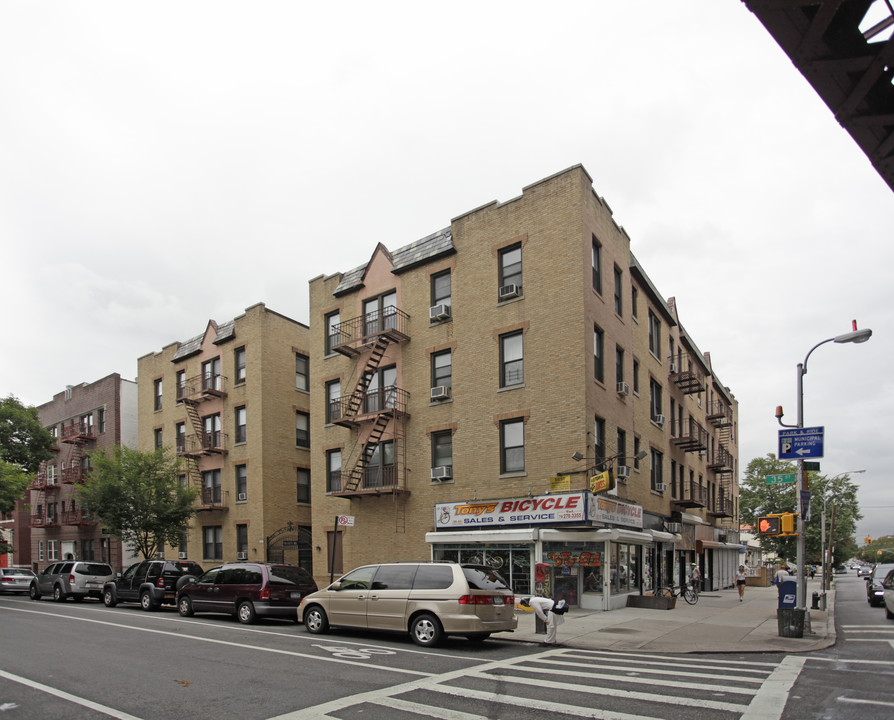 35-01 23rd Ave in Astoria, NY - Building Photo