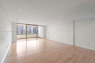 199 Ocean Ln Dr in Key Biscayne, FL - Building Photo