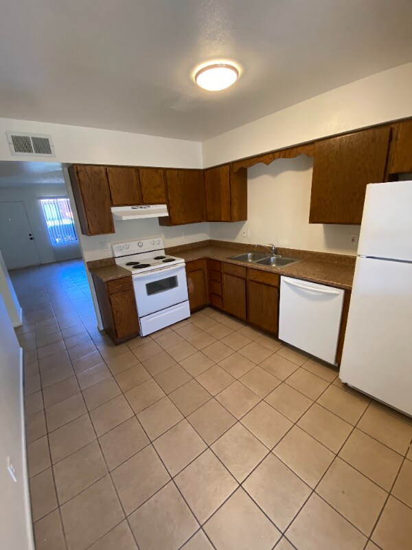 415 N 64th Pl-Unit -107 in Mesa, AZ - Building Photo - Building Photo