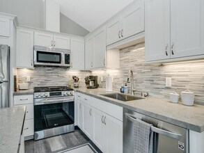 525 C Ave in Coronado, CA - Building Photo - Building Photo