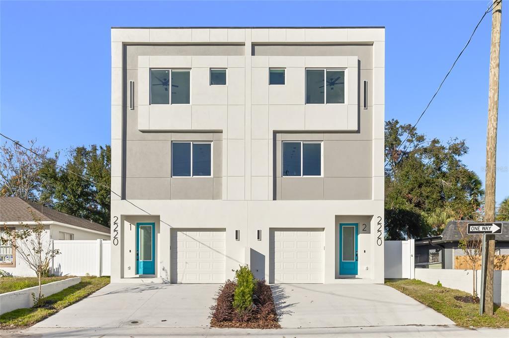 2220 E Columbus Dr in Tampa, FL - Building Photo