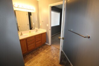 12605 W 8th Ct in Airway Heights, WA - Building Photo - Building Photo