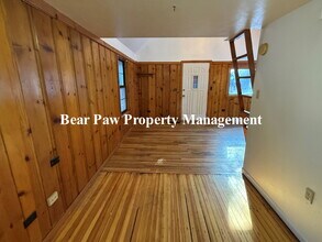 32074 Upper Bear Creek Rd-Unit -B in Evergreen, CO - Foto de edificio - Building Photo