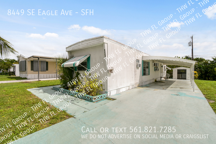 8449 SE Eagle Ave in Hobe Sound, FL - Building Photo