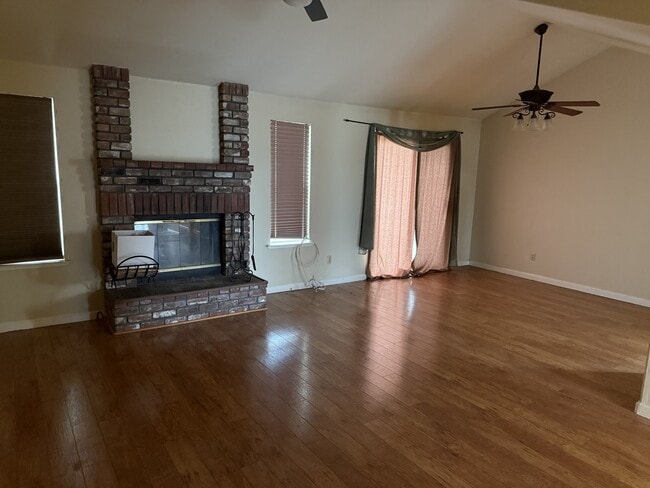 7337 Little Acorn Way in Rio Linda, CA - Building Photo - Building Photo