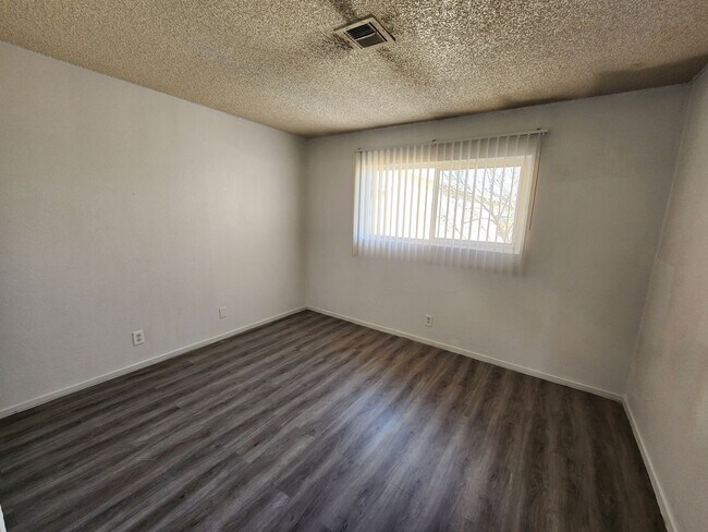 2736 Haddock Ave, Unit 1 in North Las Vegas, NV - Building Photo - Building Photo