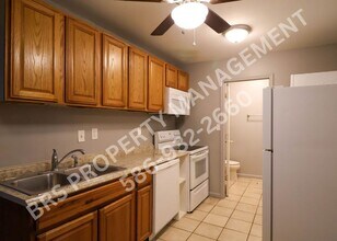 8063 Lozier Ave in Warren, MI - Building Photo - Building Photo