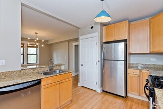 2723 W Wellington Ave, Unit 3 in Chicago, IL - Building Photo - Building Photo