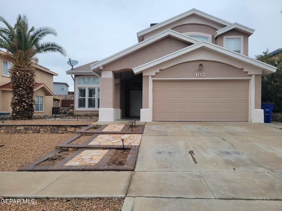 7225 Tierra Taos Dr in El Paso, TX - Building Photo