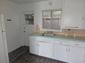 1150 E San Joaquin Ave in Tulare, CA - Building Photo - Building Photo