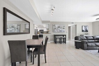 1400 Crestwood Ct S in Royal Palm Beach, FL - Building Photo - Building Photo