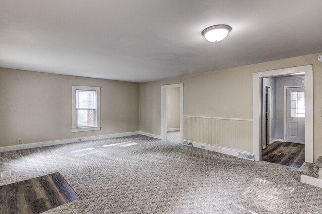 616 Davis Ave in Eau Claire, WI - Building Photo - Building Photo