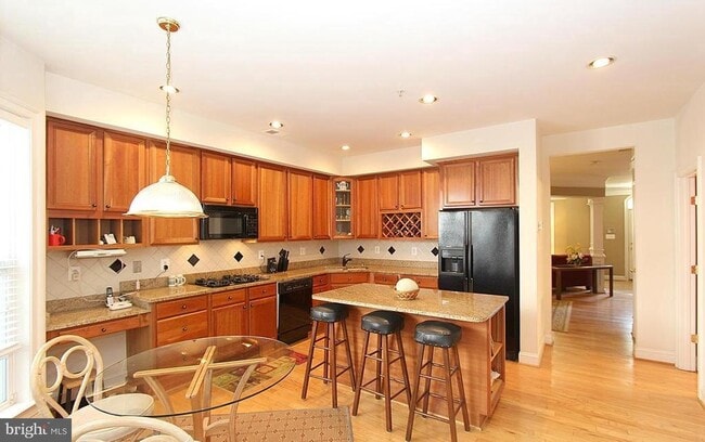 537 Longhorn Crescent in Rockville, MD - Building Photo - Building Photo