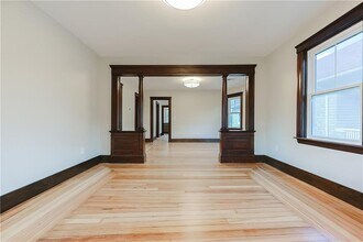 65 Burton St in Bristol, RI - Foto de edificio - Building Photo