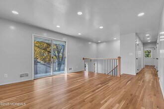 16 Burdge Dr in Howell, NJ - Building Photo - Building Photo