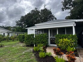 2515 Vero Beach Ave in Vero Beach, FL - Building Photo