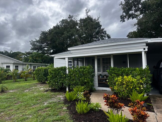 property at 2515 Vero Beach Ave