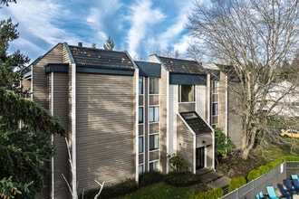 Sunpointe Condominiums in Renton, WA - Foto de edificio - Building Photo