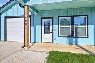 729 E Sears St in Denison, TX - Building Photo - Building Photo