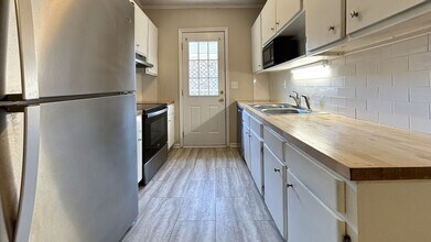 1716 Raoul Wallenberg Blvd in Charleston, SC - Building Photo - Building Photo