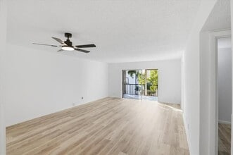 6101 N Falls Circle Dr, Unit A 309 in Lauderhill, FL - Building Photo - Building Photo