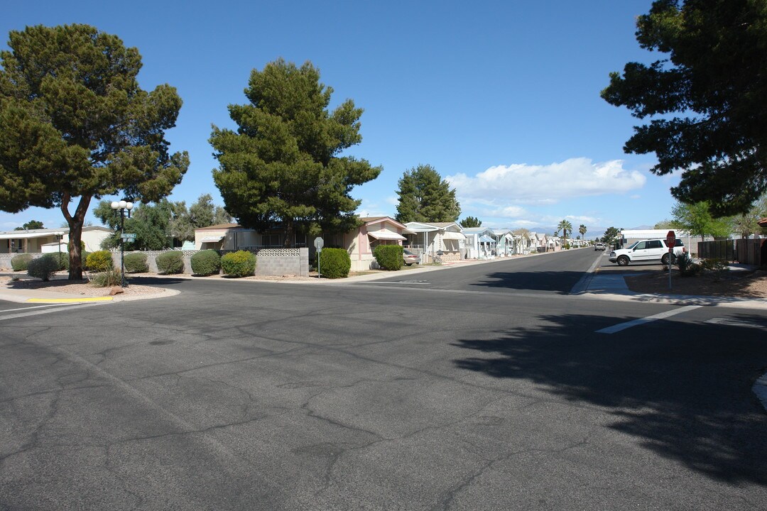 DESERT INN ESTATES in Las Vegas, NV - Building Photo