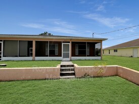 5231 27th St SW in Lehigh Acres, FL - Building Photo