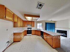 6015 Casa Nicole Way in Sacramento, CA - Building Photo - Building Photo