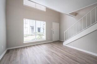 The Vintage in Houston, TX - Building Photo