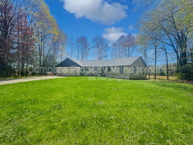 18325 W Spring Lake Rd in Spring Lake, MI - Building Photo - Building Photo