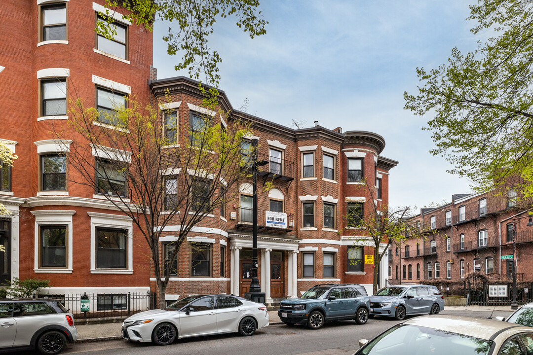 Phillips Square Condominiums in Boston, MA - Building Photo