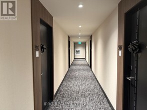 2501-2501 Saw Whet Blvd. in Oakville, ON - Building Photo - Building Photo