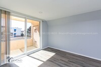 3941 Nobel Dr in San Diego, CA - Building Photo - Building Photo