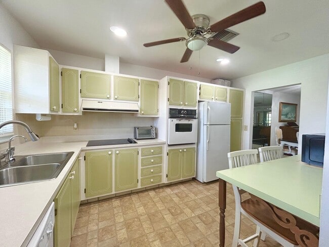 5780 Fernley Dr W in West Palm Beach, FL - Building Photo - Building Photo