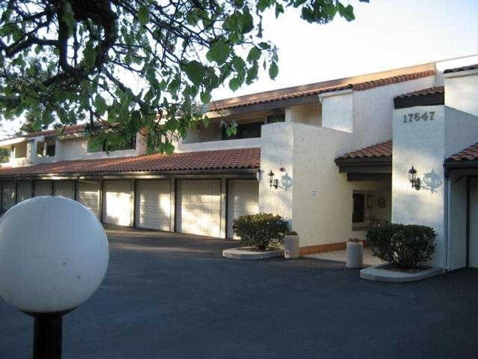 17647 Pomerado Rd in San Diego, CA - Building Photo