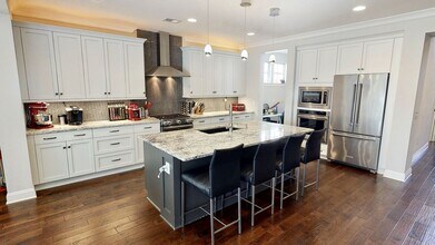 1016 N Sharon Amity Rd in Charlotte, NC - Building Photo - Building Photo