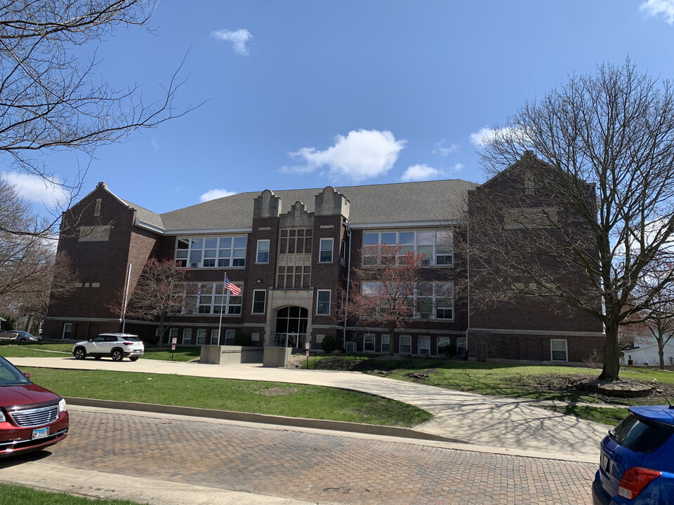 School House Apartments in Gibson City, IL - Building Photo