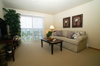 Celebre Place in Kenosha, WI - Building Photo - Building Photo