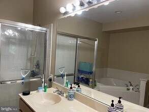 46 Warwick Rd in West Windsor Township, NJ - Building Photo - Building Photo