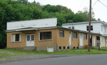 128-140 W 7th St in Mount Carmel, PA - Building Photo - Building Photo