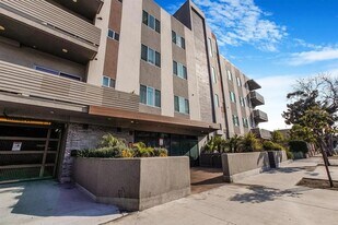 820 S Wilton Pl, Unit 401 in Los Angeles, CA - Building Photo