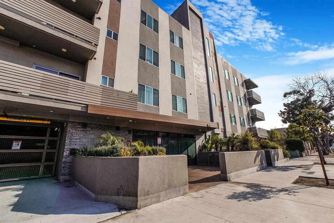 820 S Wilton Pl, Unit 401 in Los Angeles, CA - Building Photo