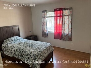 7042 Jon Allan Dr in Los Angeles, CA - Building Photo - Building Photo